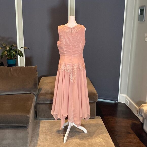 Women’s Pink Chiffon Dress Floral Detail ZipUpBack Matching Jacket Size 24W/26W - Picture 8 of 14